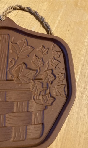 Workshops of Gerald E Henn signed Red Bisque cookie mold Basket of Leaves Ivy - Picture 3 of 6