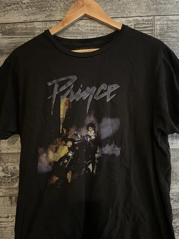 Черная футболка Prince стандартного покроя 100% хлопок мужская размер средний хорошее состояние товара  - Изображение 3 из 4