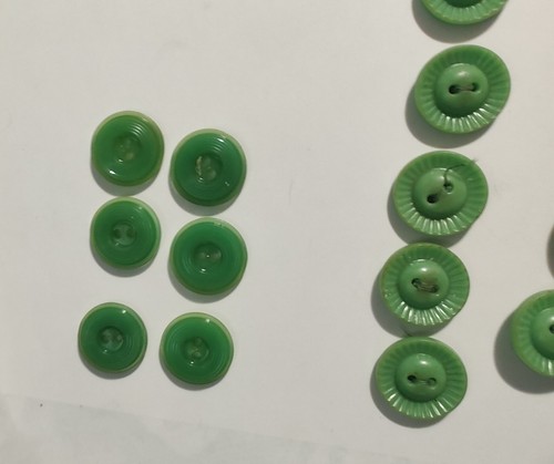 Vintage Green Button Lot Art Deco Ridged Floral Textured Sewing DIY Crafts - Picture 3 of 4