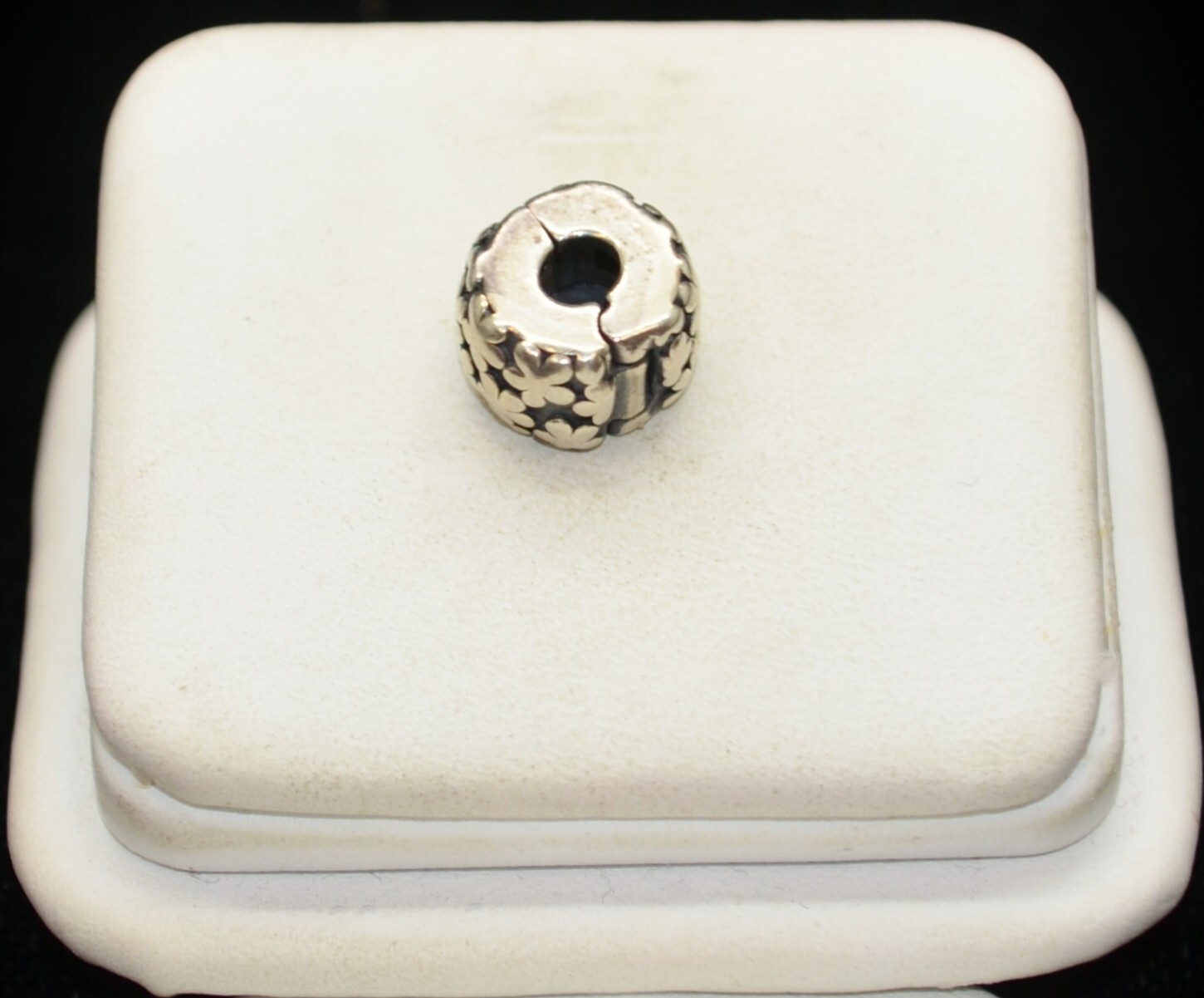 Sterling Silver Pretty Flower Pattern Design Clas… - image 3