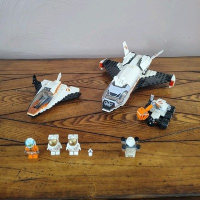 LEGO CITY Mars Research Shuttle 60226 Complete Set with Minifigures and Vehicles