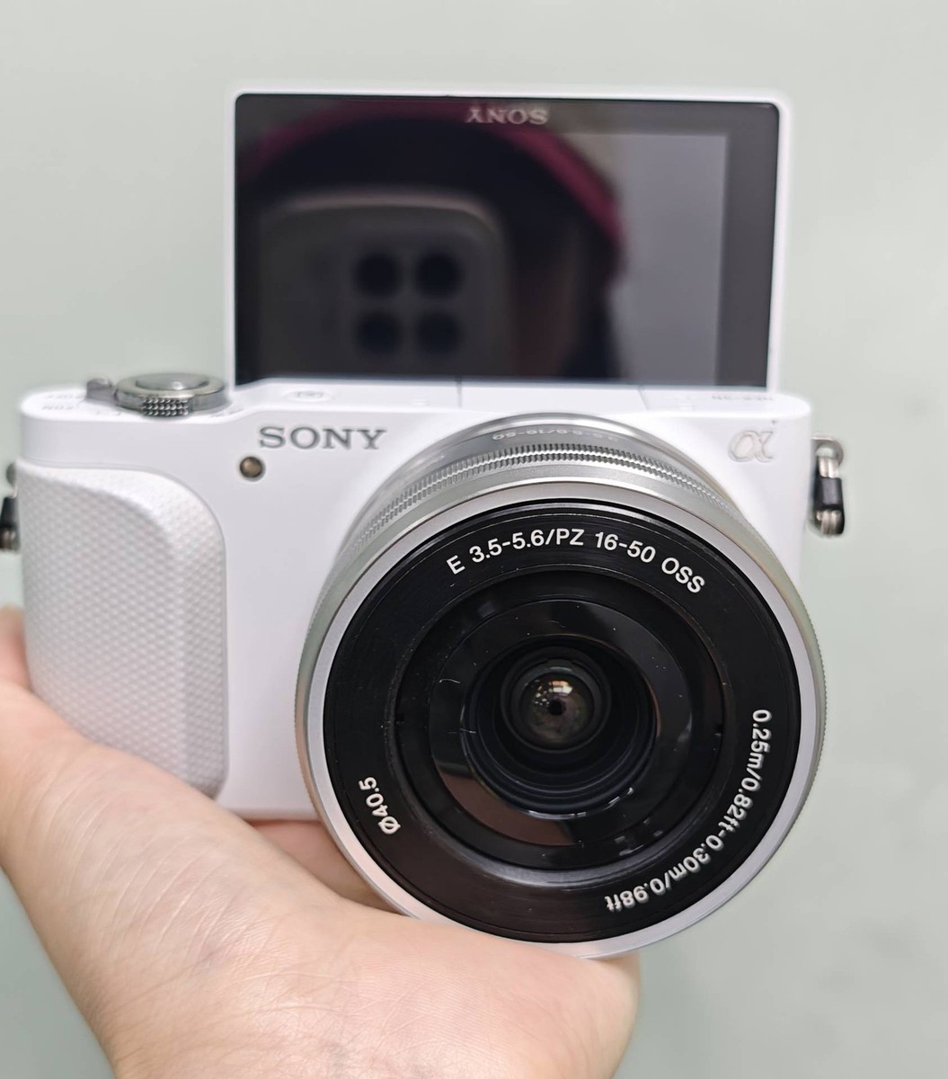 Sony Alpha NEX-3N 16.1MP Mirrorless w/16 50mm Lens English 95% NEW