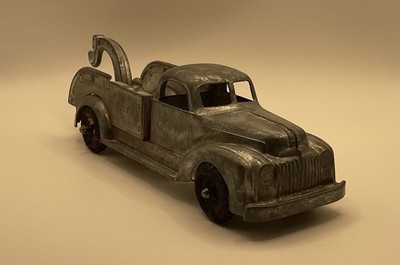 Vintage Hubley Kiddie Toy Diecast Wrecker Tow Truck #460 USA Stripped