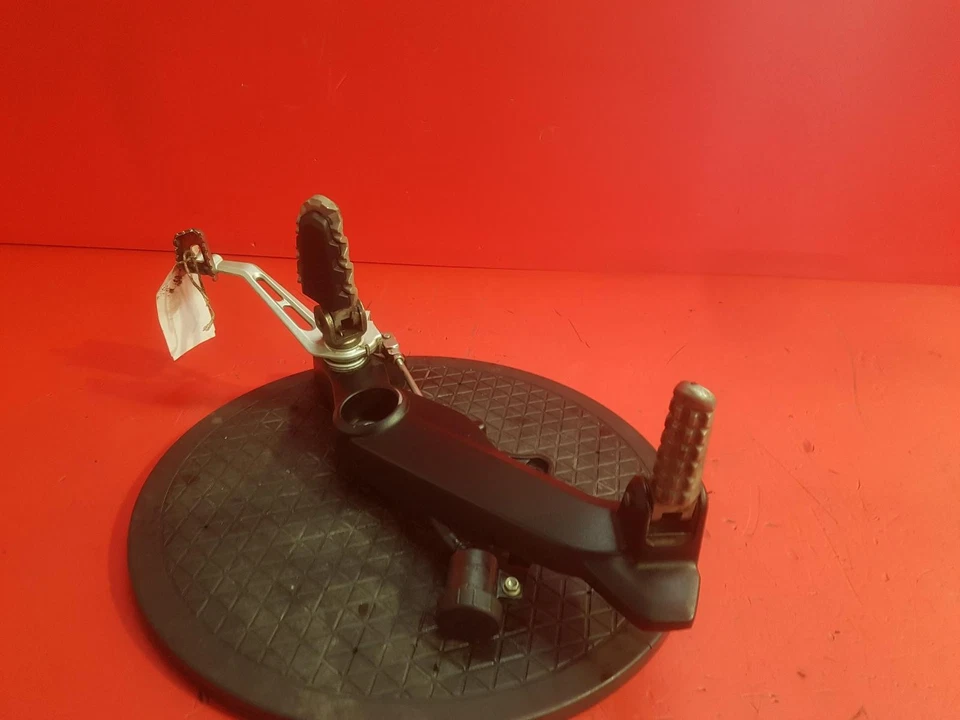 DUCATI SCRAMBLER FOOTREST RIGHT REAR 2018 - Imagem 3 de 4