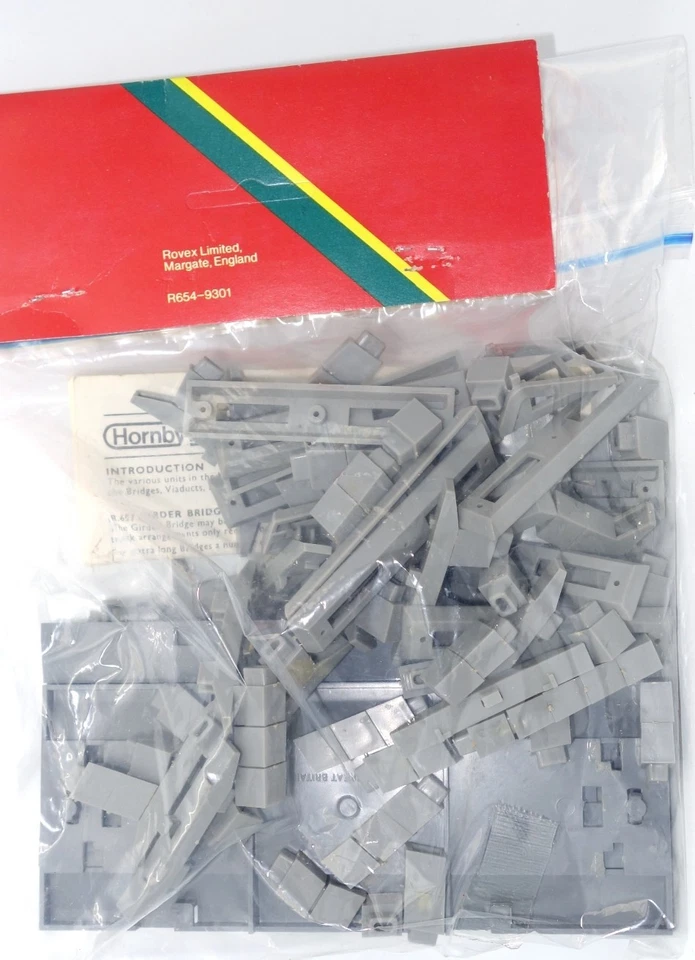 HORNBY NO. R.654 - 2 SETS OF INCLINED PIERS COMBINED INTO ONE BAG - Image 2 of 3