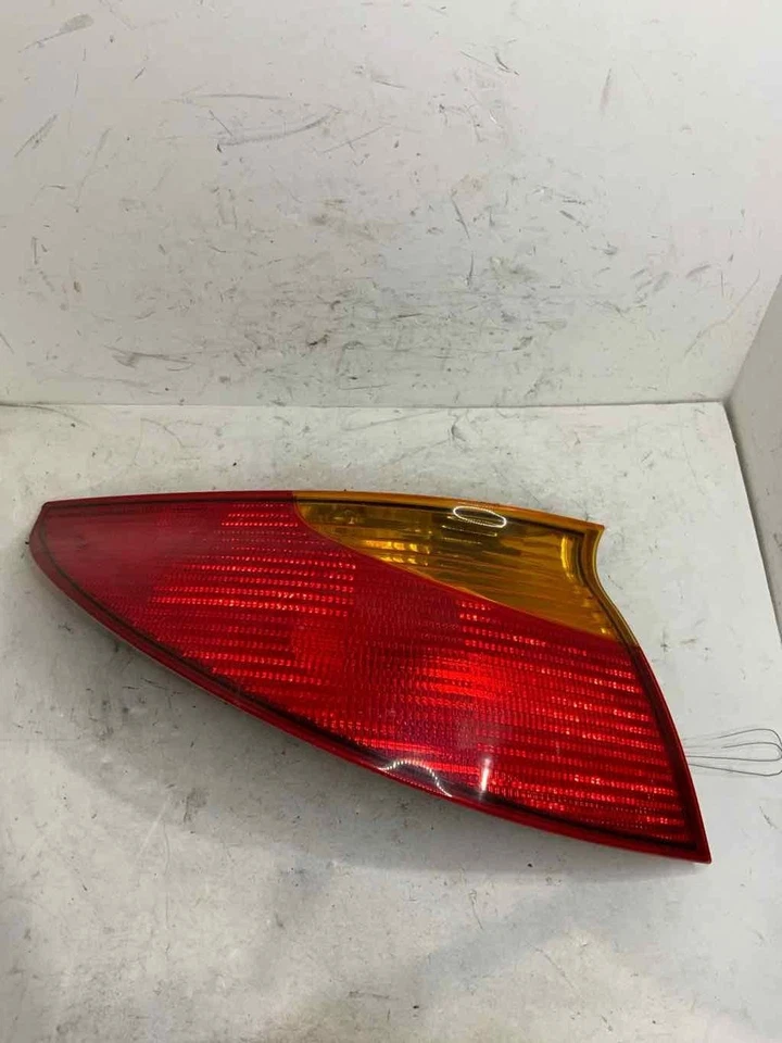 01-02 Conjunto de luz trasera Saturn serie S SC1 21112649 mano izquierda 166-1928 1,9 4C Foto 3 de 4