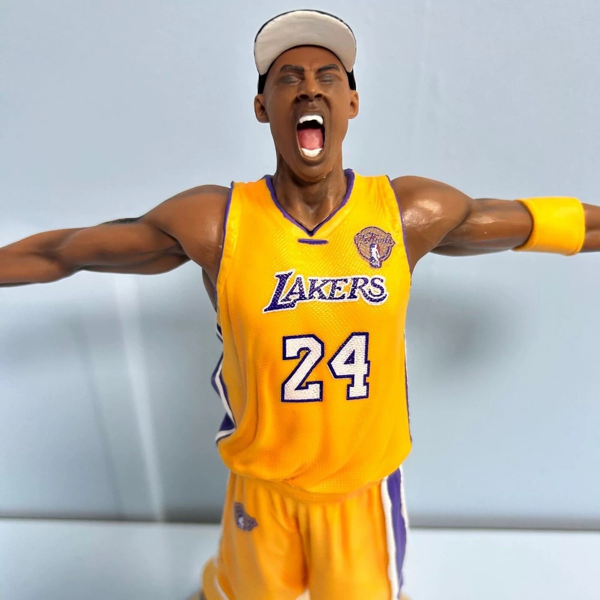 NBA Star Roar Kobe Figure Statue Commemorative Model Boxed 13in