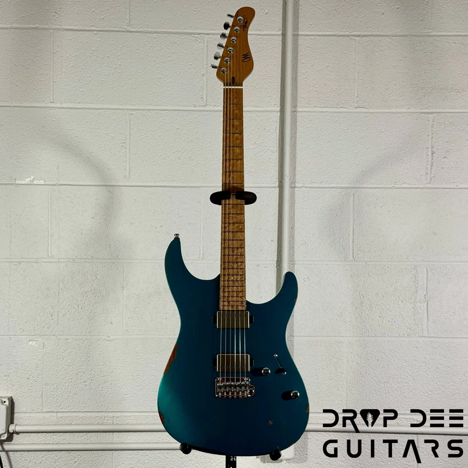 Guitarra Eléctrica Mayones Aquila Aged V24 S 6 con Estuche - Monolito Metálico Neón Foto 2 de 4