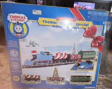 Bachmann Thomas & Friends HO Scale Holiday Special Starter Set Christmas Theme