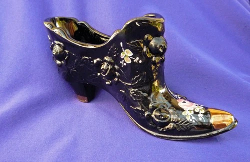 VINTAGE FENTON HAND PAINTED CABBAGE ROSE BLACK GLASS SHOE - 1989 ARTIST SIGNED