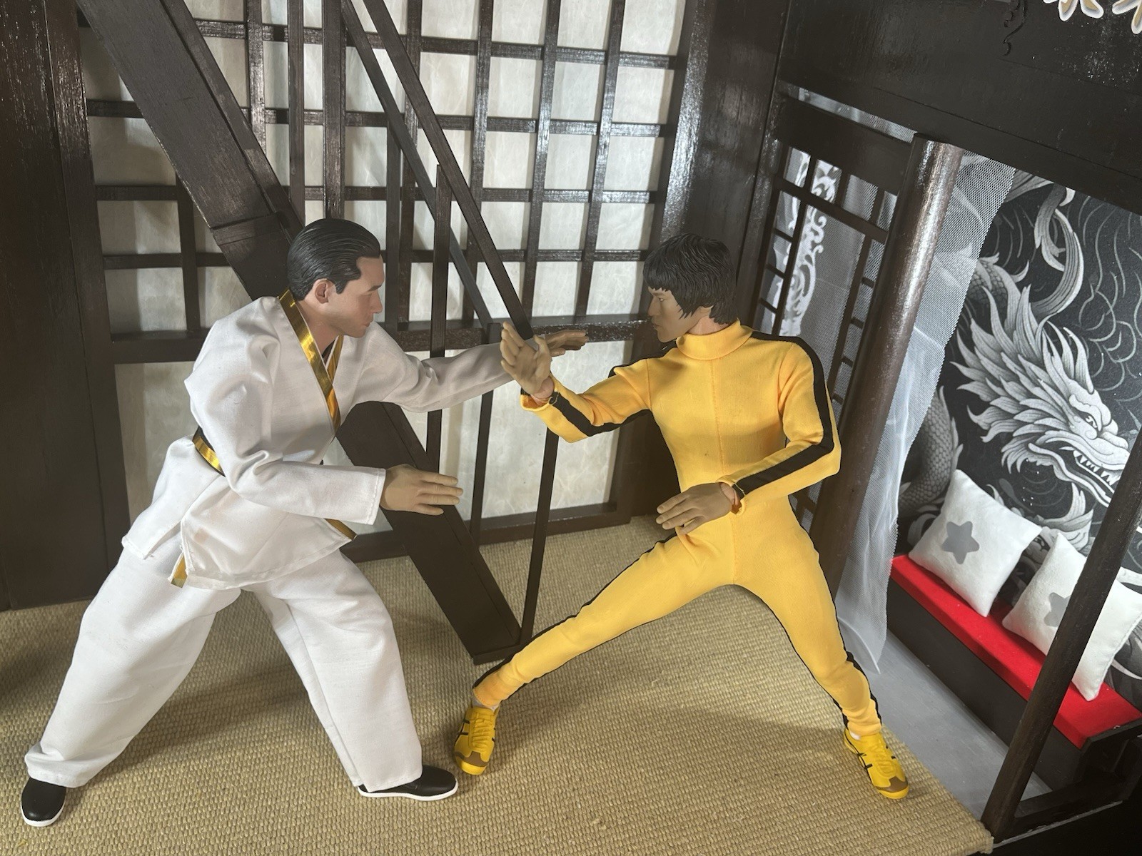 BRUCE LEE GAME OF DEATH 1:6 ACTION FIGURE & HAKKIDO MAN-2 FIGURES + WEAPONS.