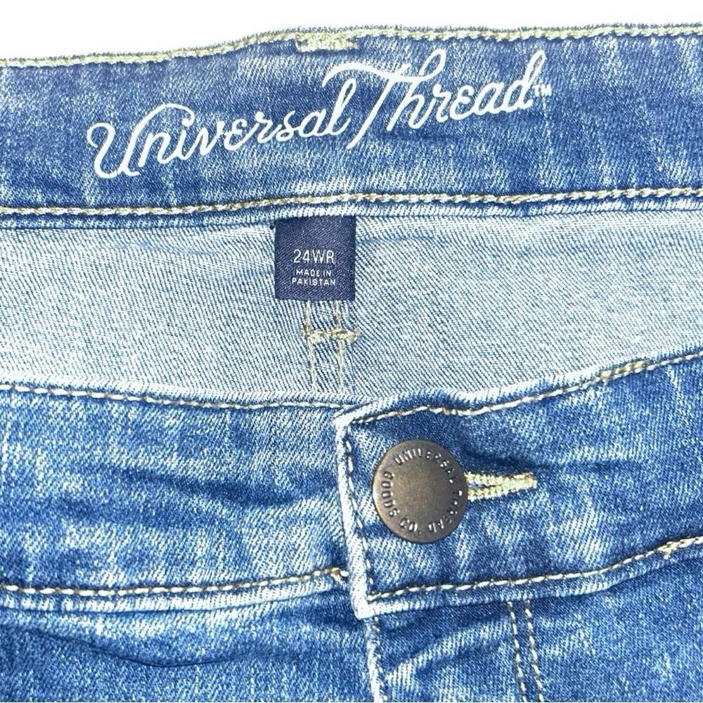 Universal Thread Plus Size Denim Jean Shorts 24W … - image 3