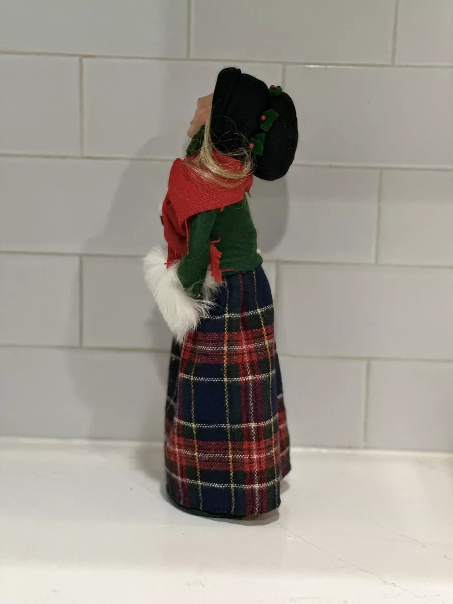 VTG 1992 CHRISTMAS Byers Choice Carolers Woman Plaid Skirt Muff Green Red 37 100