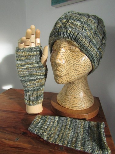 Mag's Mitts & Knits Hand Knitted Green Beanie Hat & Fingerless Gloves 02 - Picture 14 of 15