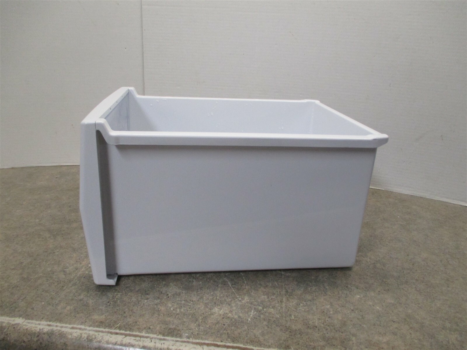 SAMSUNG REFRIGERATOR FREEZER DRAWER (SCRATCHES) 11 7/8" X 15" PART# DA97-01925C