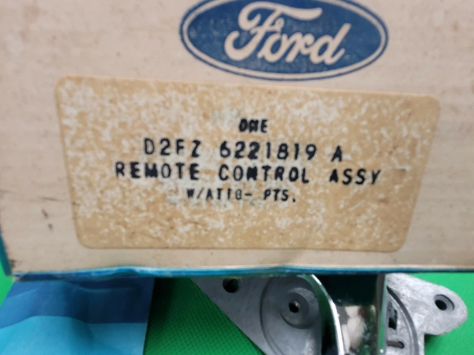 Manija de puerta interior del conductor delantero Ford Mustang II 1974-1978 NUEVO D2FZ-6221819-A Foto 3 de 4