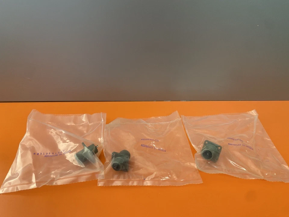 Amphenol Circular MIL Spec Connector 1P MS3102R12-5P Qty 3 - Image 2 of 4