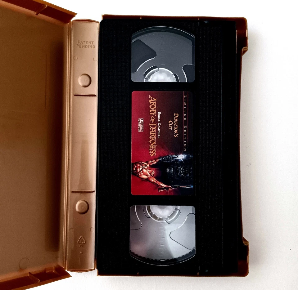 Bruce Campbell Signed Army Of Darkness Widescreen Director's Cut VHS Horror  - Image 4 of 4