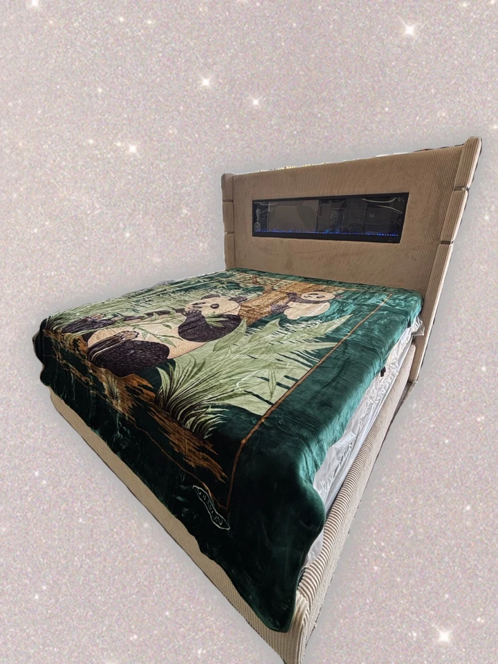 BM86 Solaron Blanket Korean Mink - Panda Green Queen   - Image 2 of 4