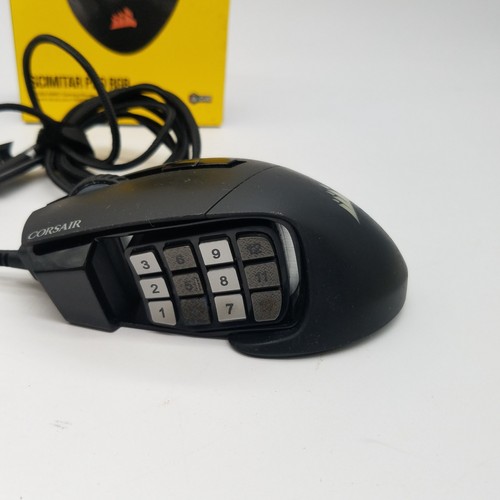 Corsair SCIMITAR Pro RGB (CH-9304011-NA) Przewodowa mysz gamingowa MOBA / MMO - Zdjęcie 5 z 12