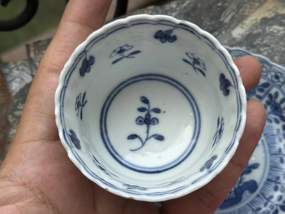 Taza y platillo chino antiguo de porcelana azul y blanco Kangxi siglo XIX Foto 3 de 4