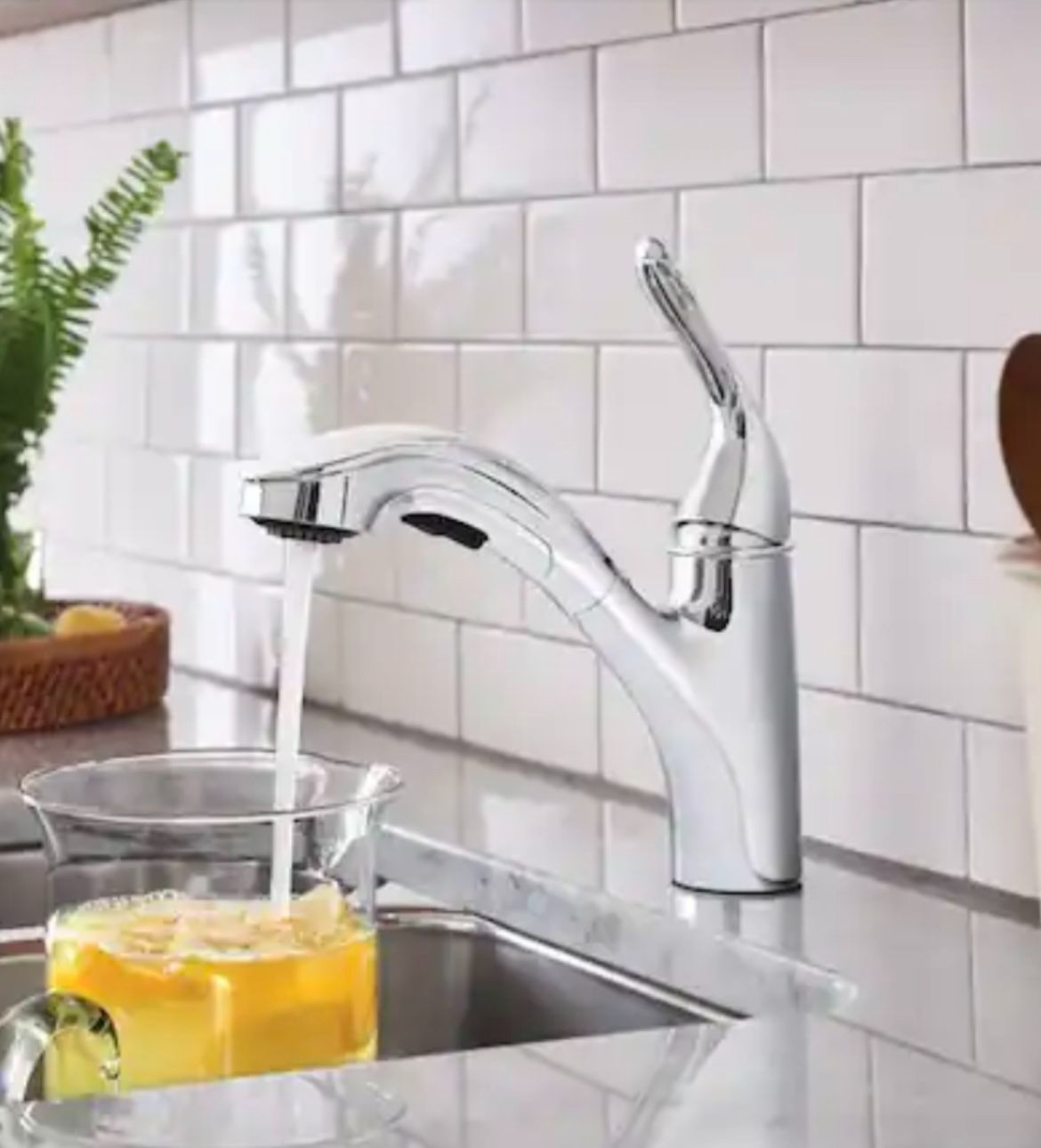 MOEN Brecklyn Single-Handle Pull-Out Sprayer Kitchen Faucet Chrome - 87557