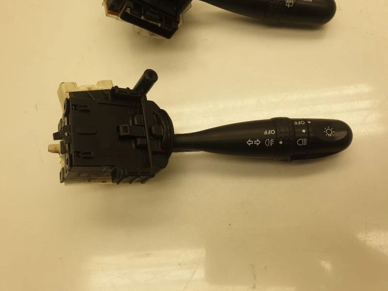 03 04 05 06 07 08 CONJUNTO INTERRUPTOR COLUMNA DIRECCIÓN TOYOTA MATRIX  Foto 2 de 4