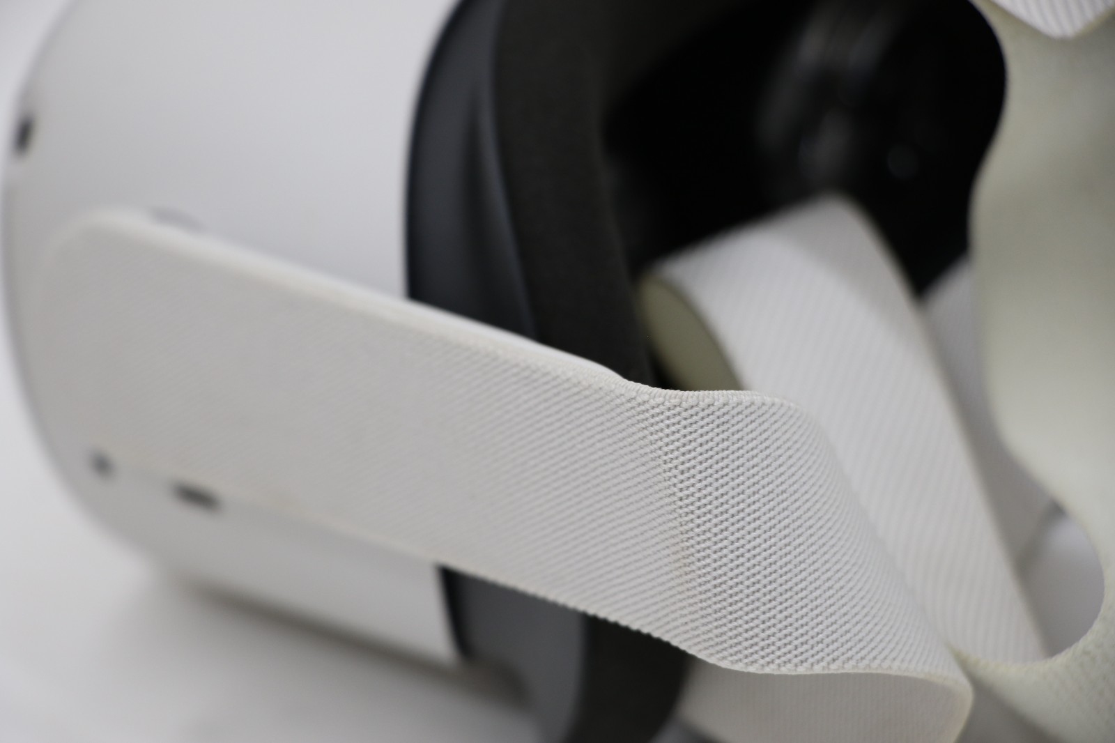 Oculus Quest 128GB Advanced All-in-One Virtual Reality VR Headset Set - White