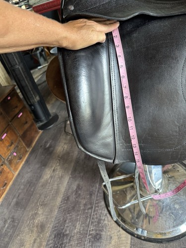 17.5” Custom Saddlery Advantage Single Flap Dressage Saddle - Picture 7 of 13