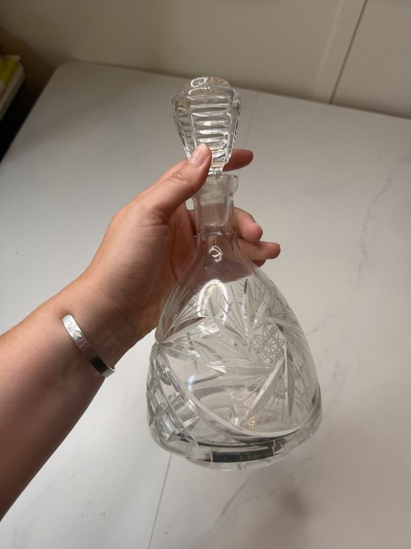 Clear Cut Glass Decanter w/ Lid Stopper, Decorative Starburst Pattern