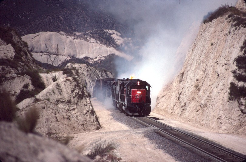 SP 9113 SD-45 CAJON PASS CA (SOUTHERN PACIFIC) ORIGINAL SLIDE 05-04-84 T23-11