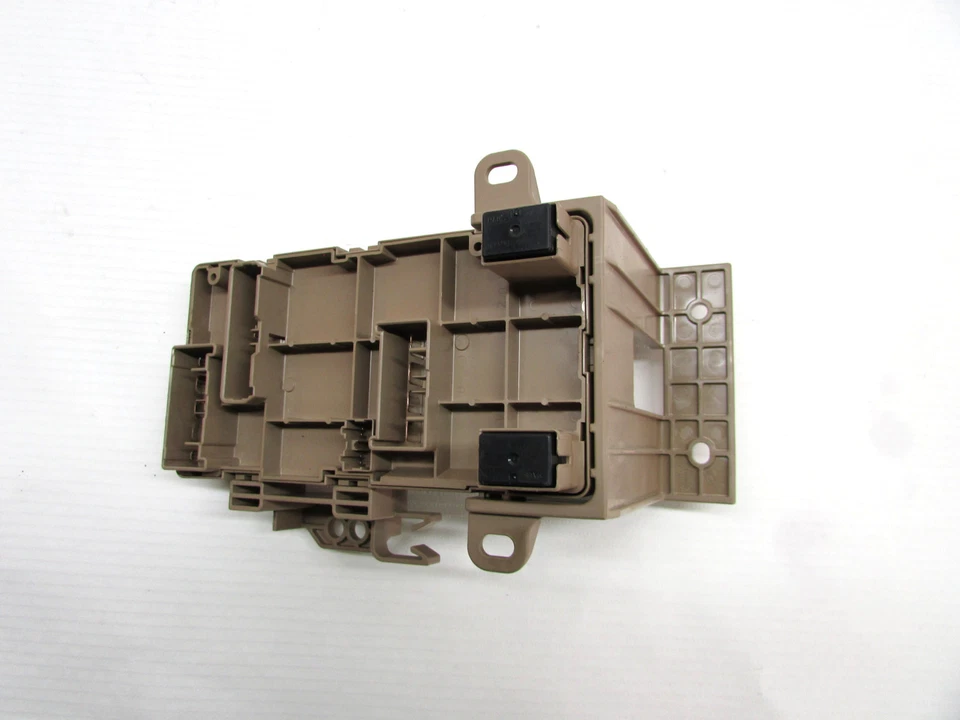 Subaru Impreza 2015 cabina eléctrica caja de fusibles 82201FL95A OEM 21 22 23 Foto 2 de 4