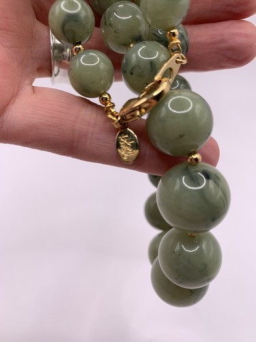 joan rivers green graduated plastic bead necklace/signed 21 in. - Picture 3 of 5