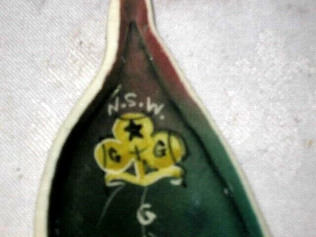 Rare Vande Studio Art Pottery Glengarry Girl Guide N.S.W. Souvenir Gumleaf Dish - Image 2 of 4
