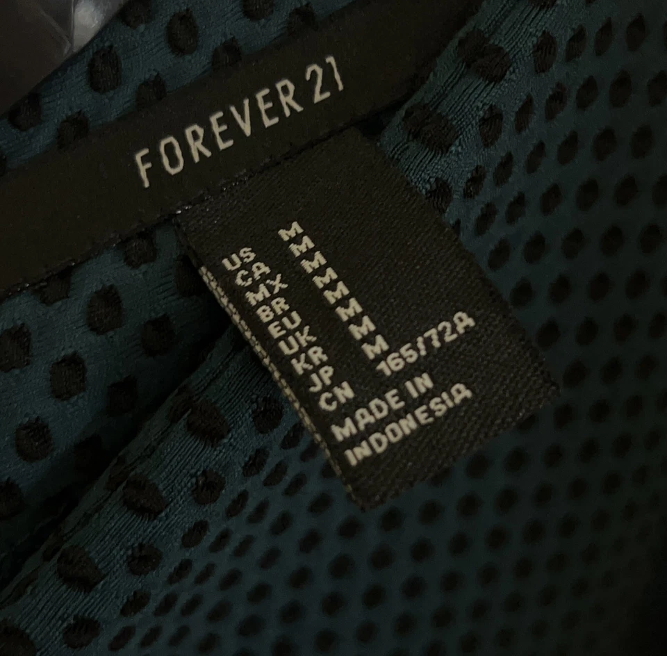 Forever 21 Green Spotty Smart Shorts Size M - Image 4 of 4