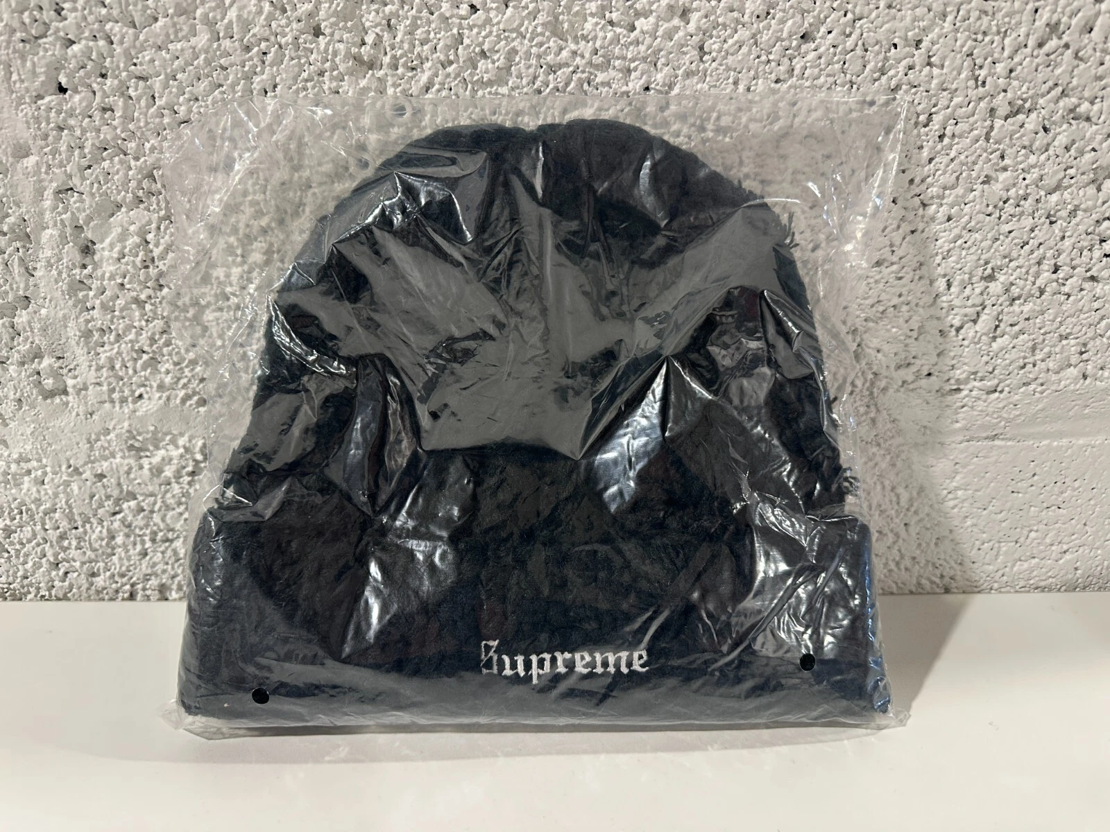 Bonnet Supreme noué main FW23 noir authentique neuf scellé
