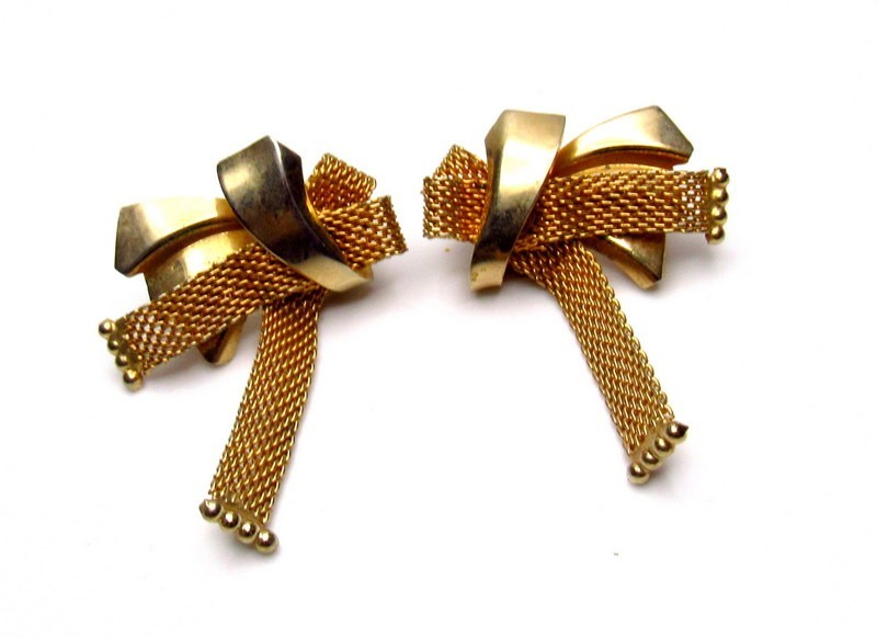 Vintage  Retro Gold Tone Clip Earrings