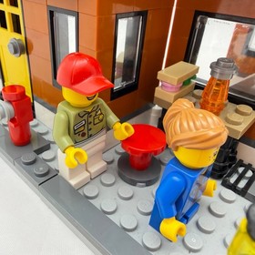 LEGO Creator 31050: Corner Deli Complete w/ Mini-figs Retired- No Box No Manuals