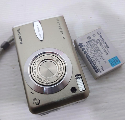 Fujifilm FinePix F30 F Series 6.3MP 3x Zoom Compact Digital Camera