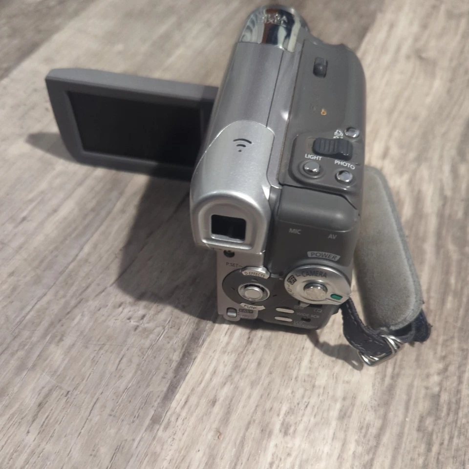 Canon ELURA100 A Video Camera Camcorder Only - NO Charger mini Handheld - Image 4 of 4