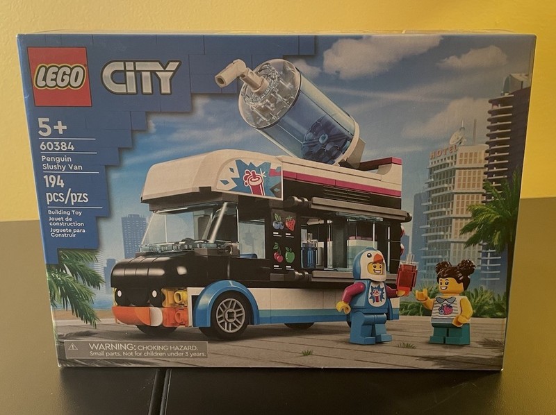 NEW Sealed LEGO City 60384 Penguin Slushy Van Complete Set 194 Pieces Ages 5+