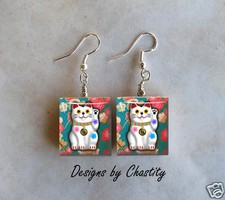 Pendientes Gato de la Suerte Maneki Neko Scrabble Arte Colgante Chiyogami Washi Japonés