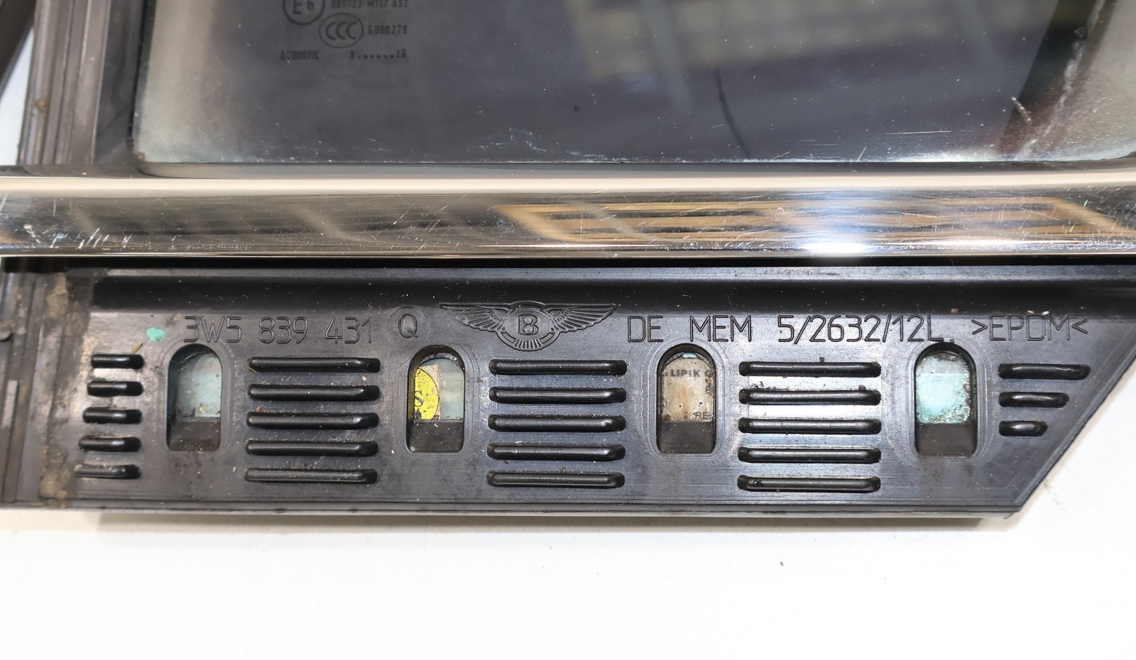 2006-12 BENTLEY CONTINENTAL REAR LEFT DOOR WINDOW RUN CHANNEL SEAL W/ GLASS OEM