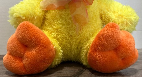 2014 Kellytoy 10 Zoll flauschige gelbe Ente mit Schleife sitzend Stofftier Plüschtier Ostern - Bild 3 von 10