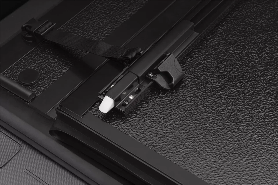 BAK BAKFlip G2 Hard Folding Tonneau Cover 2004-13 Silverado Sierra 1500 5'9" BED - Image 4 of 4