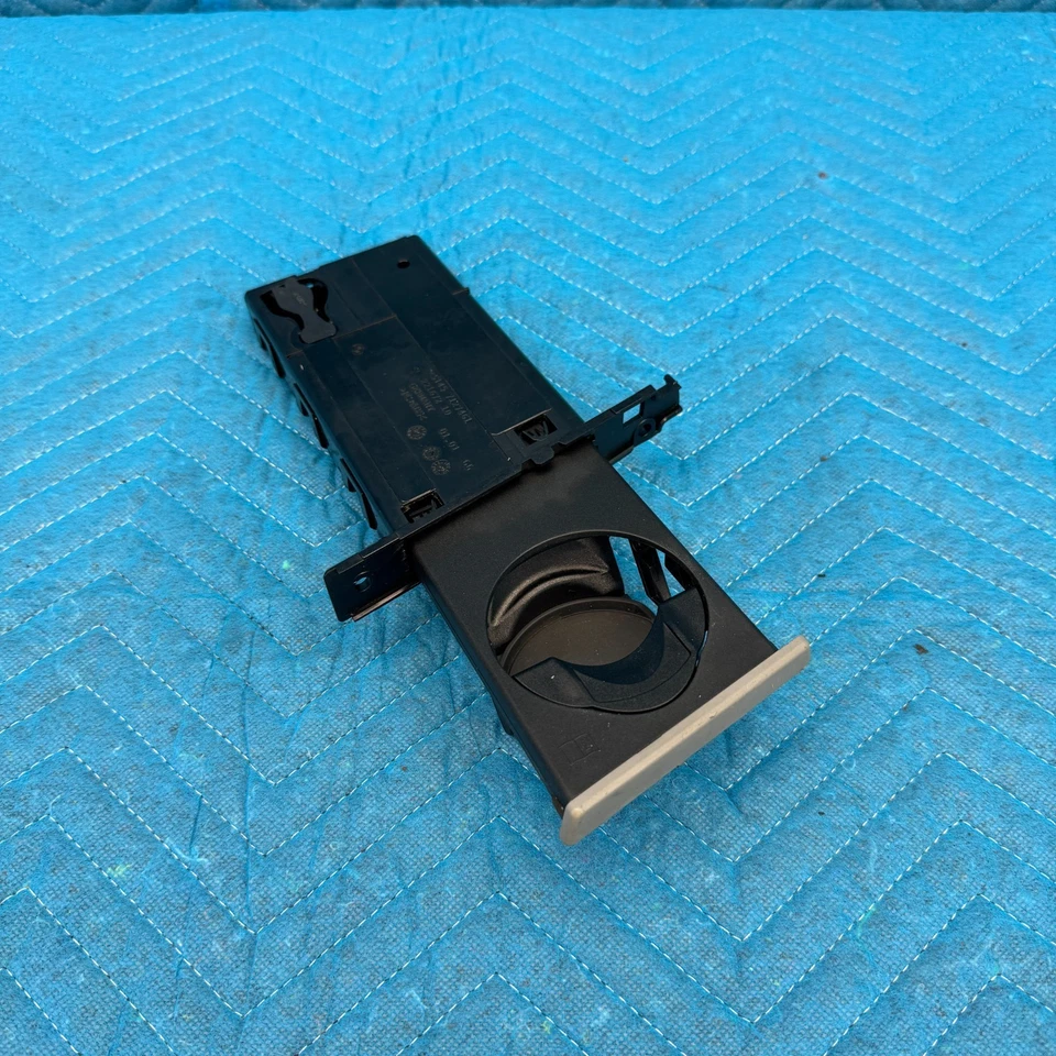 BMW 325i E90 2006-2011 consola delantera portavasos OEM 7127461 Foto 3 de 4