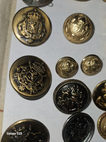 Vintage Buttons Coat of Arms Gold/Silver Tone Metal Lions and Crown 1 WW2 Button - Picture 5 of 20
