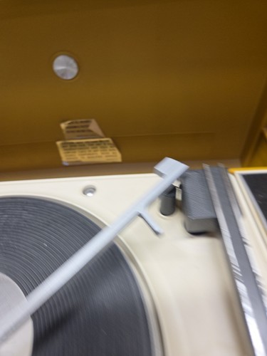 Working Vintage GE Wildcat Portable Record Player (Doesnt Seem To Work Properly) - Picture 5 of 13