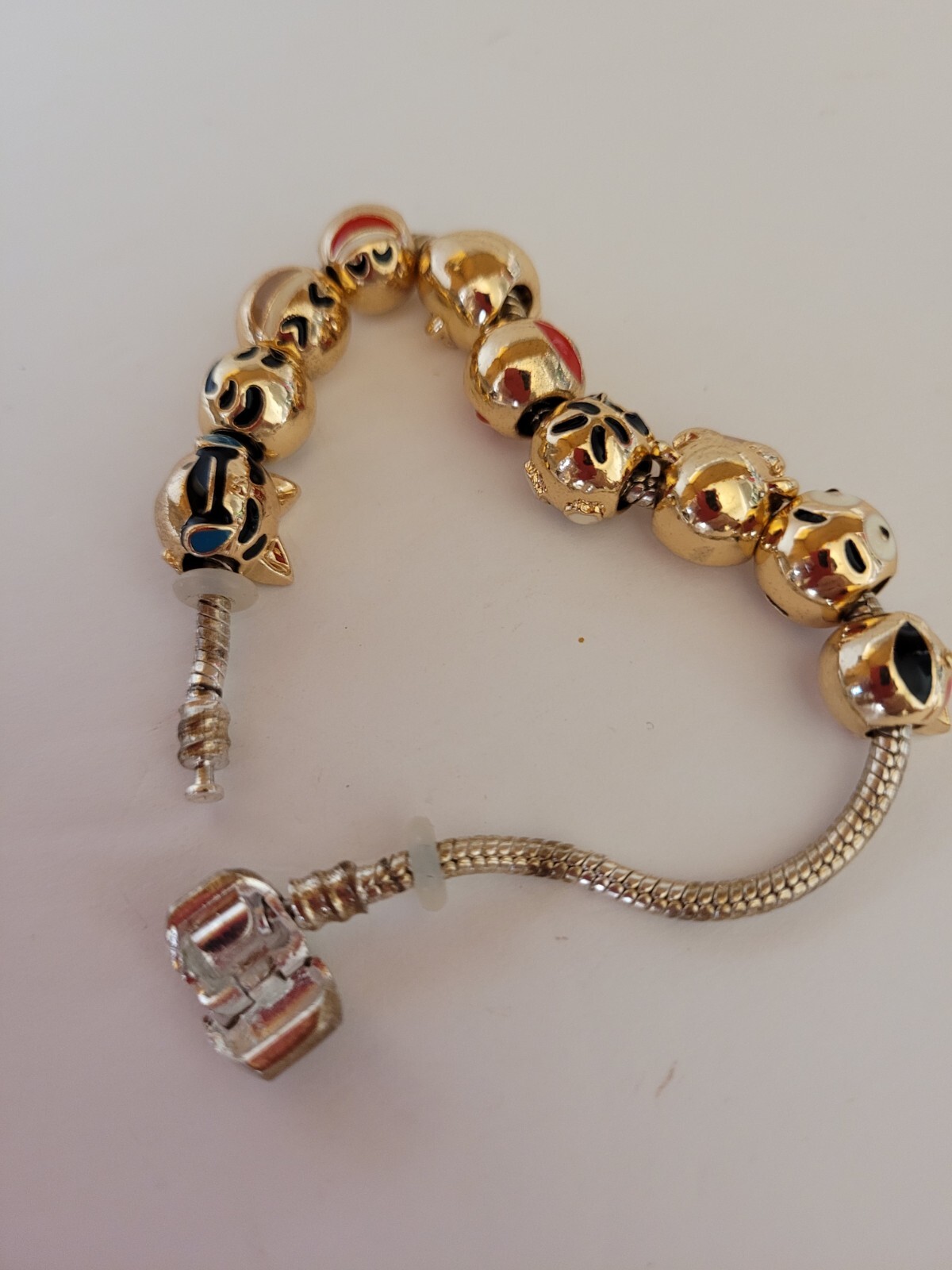 emoji charm bracelet gold tone with 10 charms barrel clasp 71/2" long