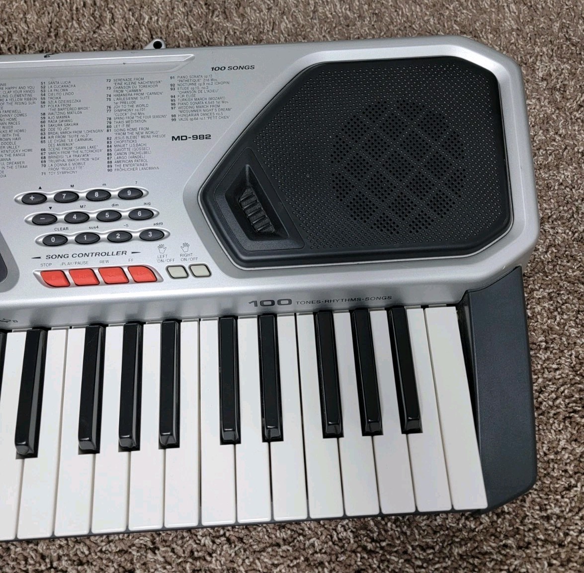 Radio Shack MD-982 61-Key Portable Electronic Keyboard & Power